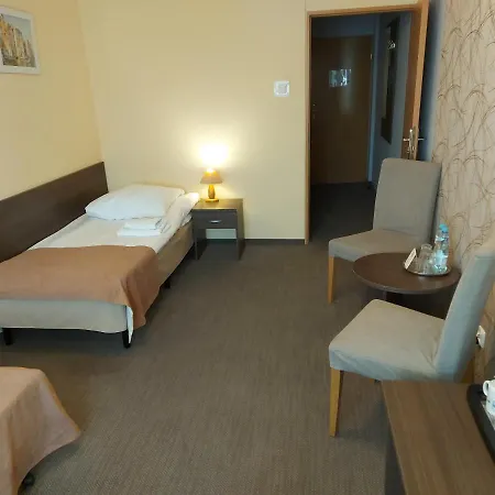 Hotel Ikar 3*