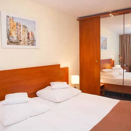 Ikar Hotel 3*