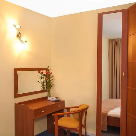 Hotel Ikar 3*