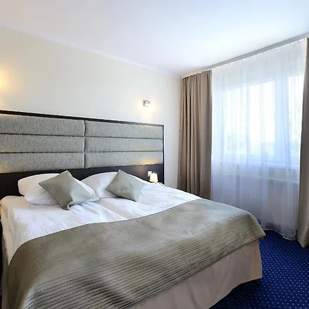 Ikar Hotel 3*