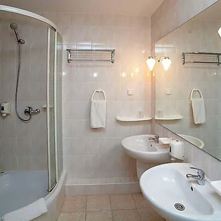 Ikar Hotel