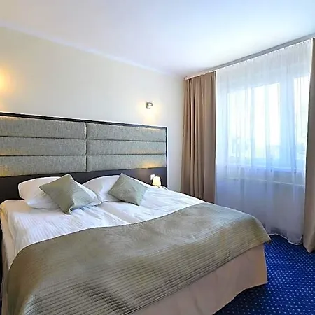 Ikar Hotel 3*