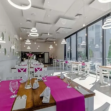 Ikar Hotel 3*