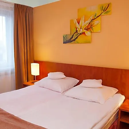 Ikar Hotel 3*
