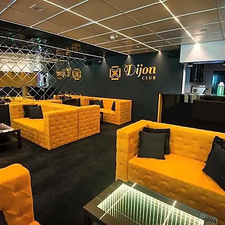 Ikar Hotel 3*